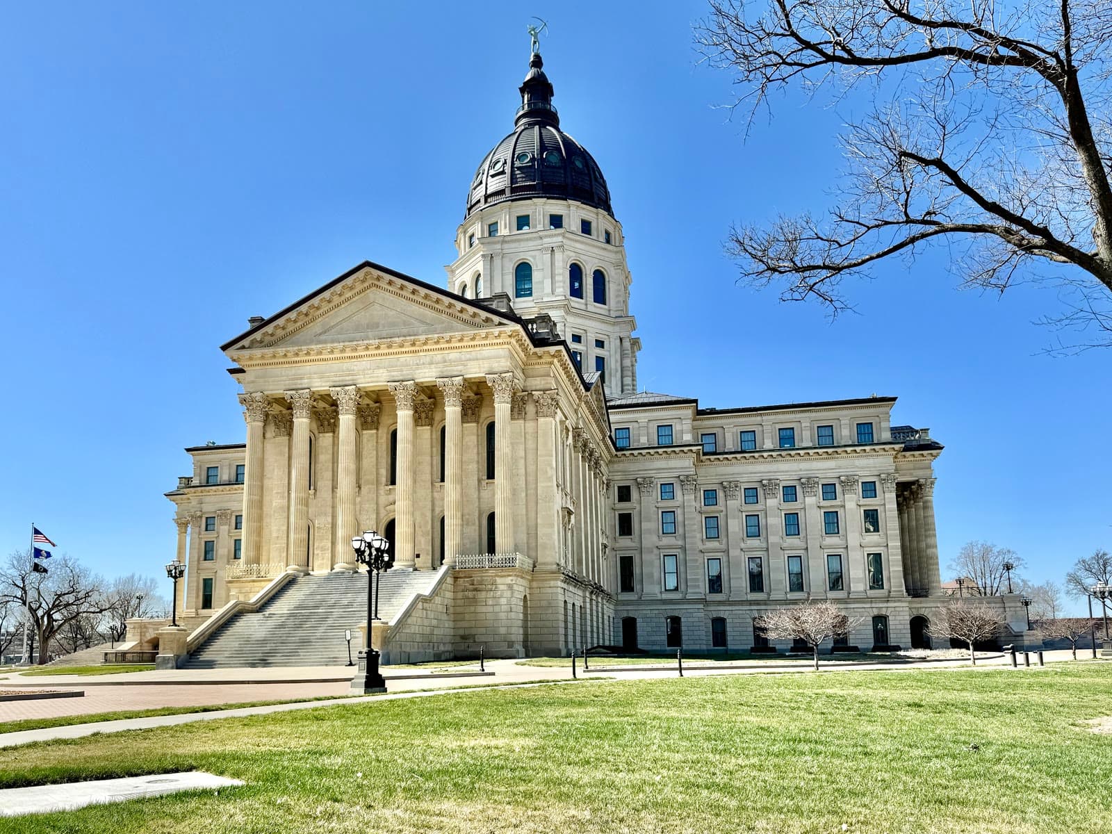 The kansas state capitol in downtown topeka: Rockstarr Media is casting new faces in Topeka