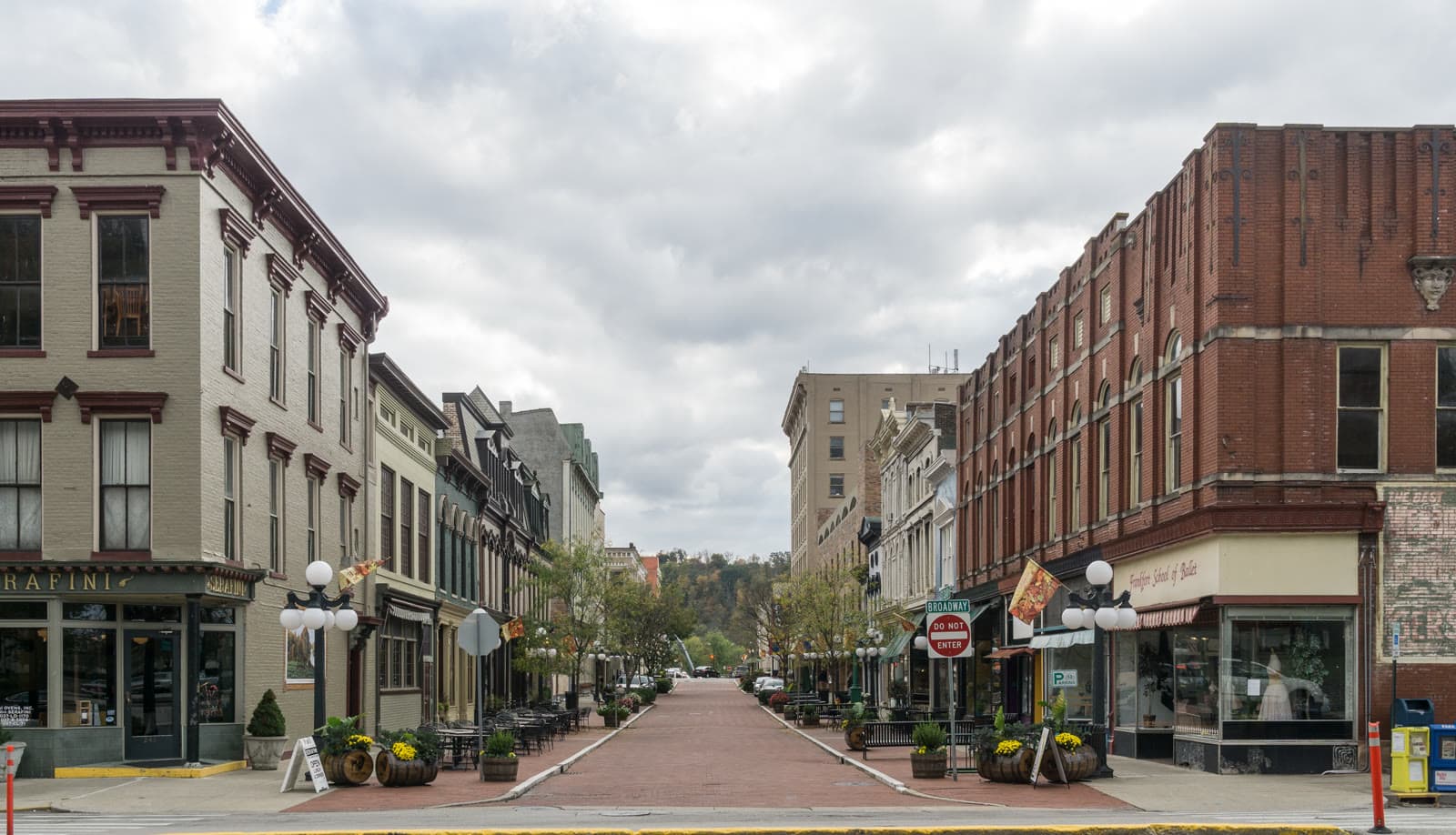 St. clair street in downtown frankfort: Rockstarr Media is casting new faces in Frankfort