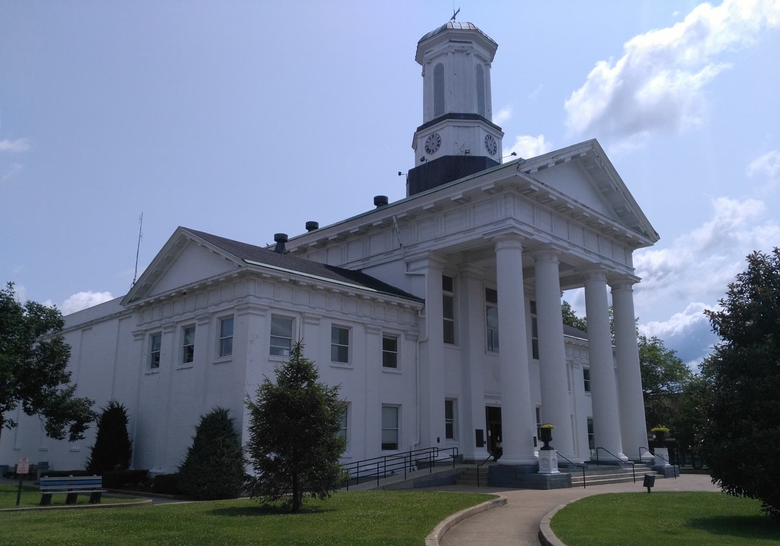 The madison county courthouse in downtown richmond: Rockstarr Media is casting new faces in Richmond