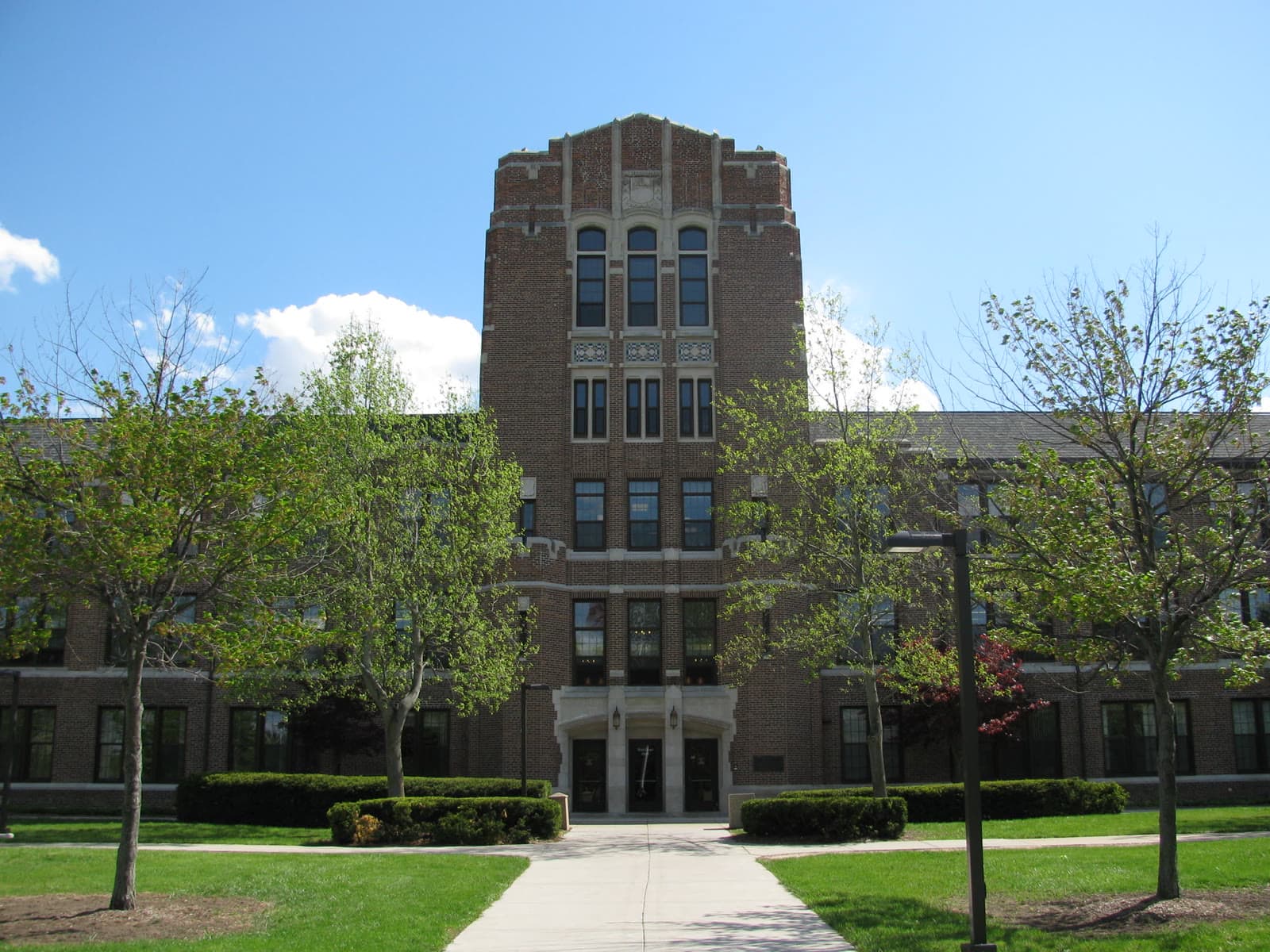 Warriner Hall on the Central Michigan University campus: Rockstarr Media is casting new faces in Mount Pleasant
