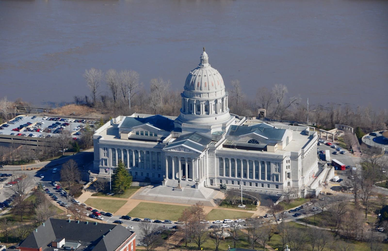 The Missouri State Capitol above the Missouri River: Rockstarr Media is casting new faces in Jefferson City