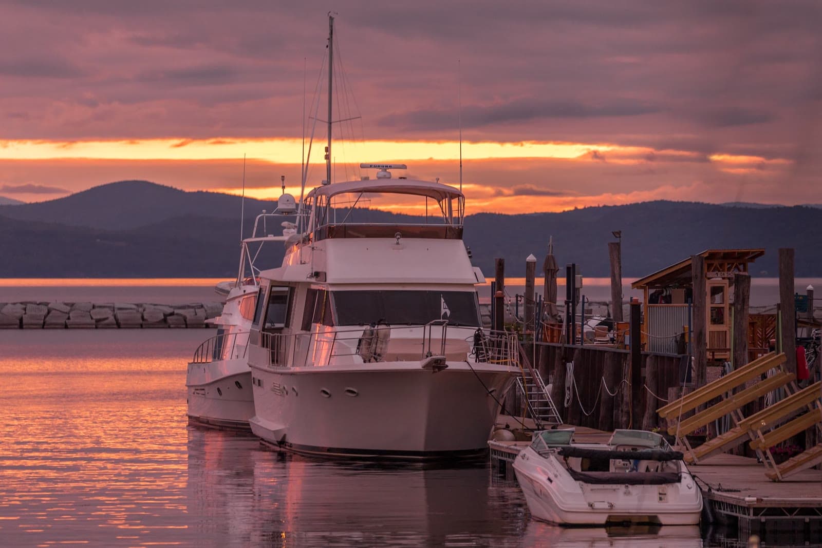Burlington harbor on lake champlain at sunset: Rockstarr Media is casting new faces in Burlington