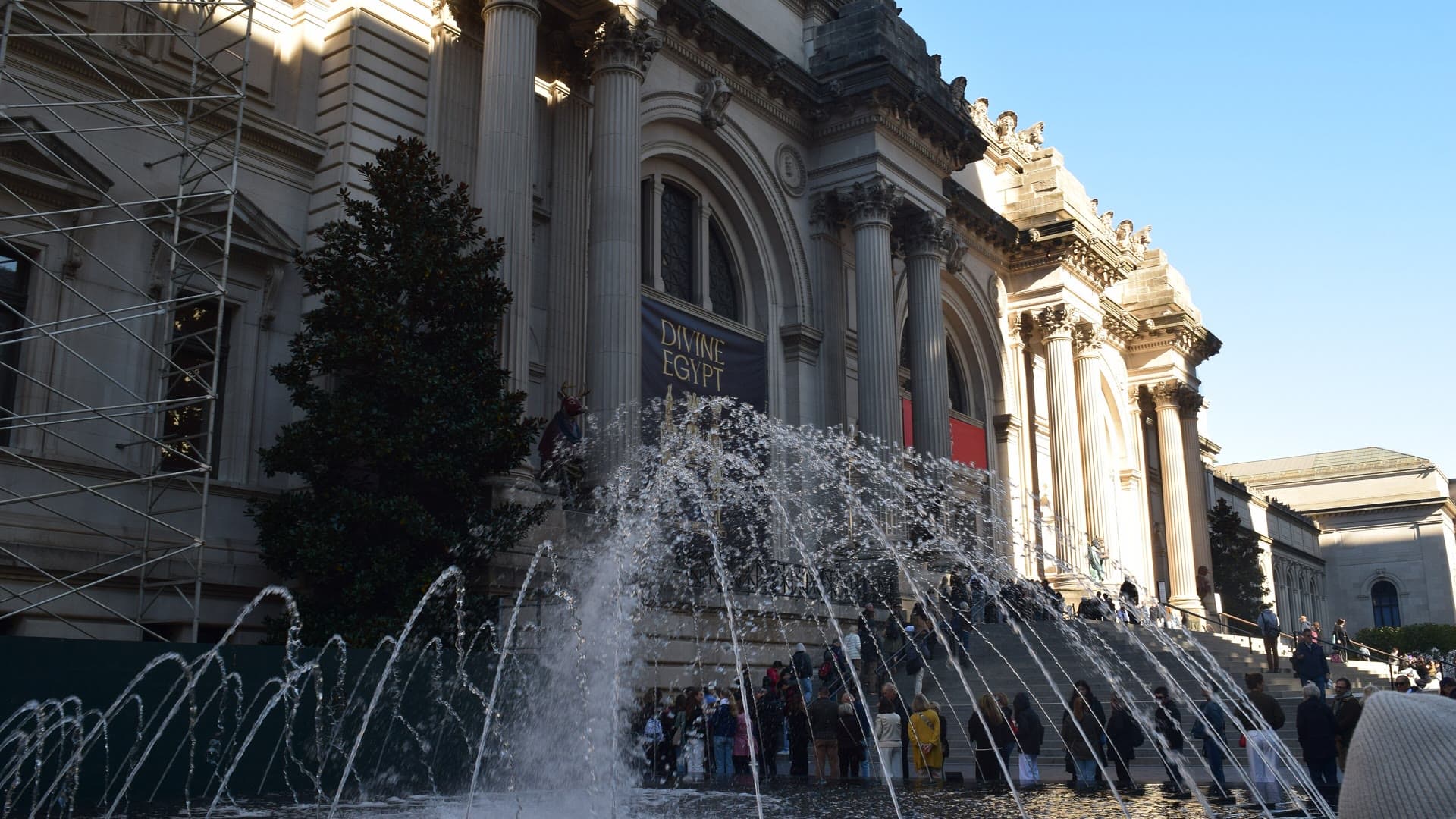 The Metropolitan Museum of Art entrance on Fifth Avenue